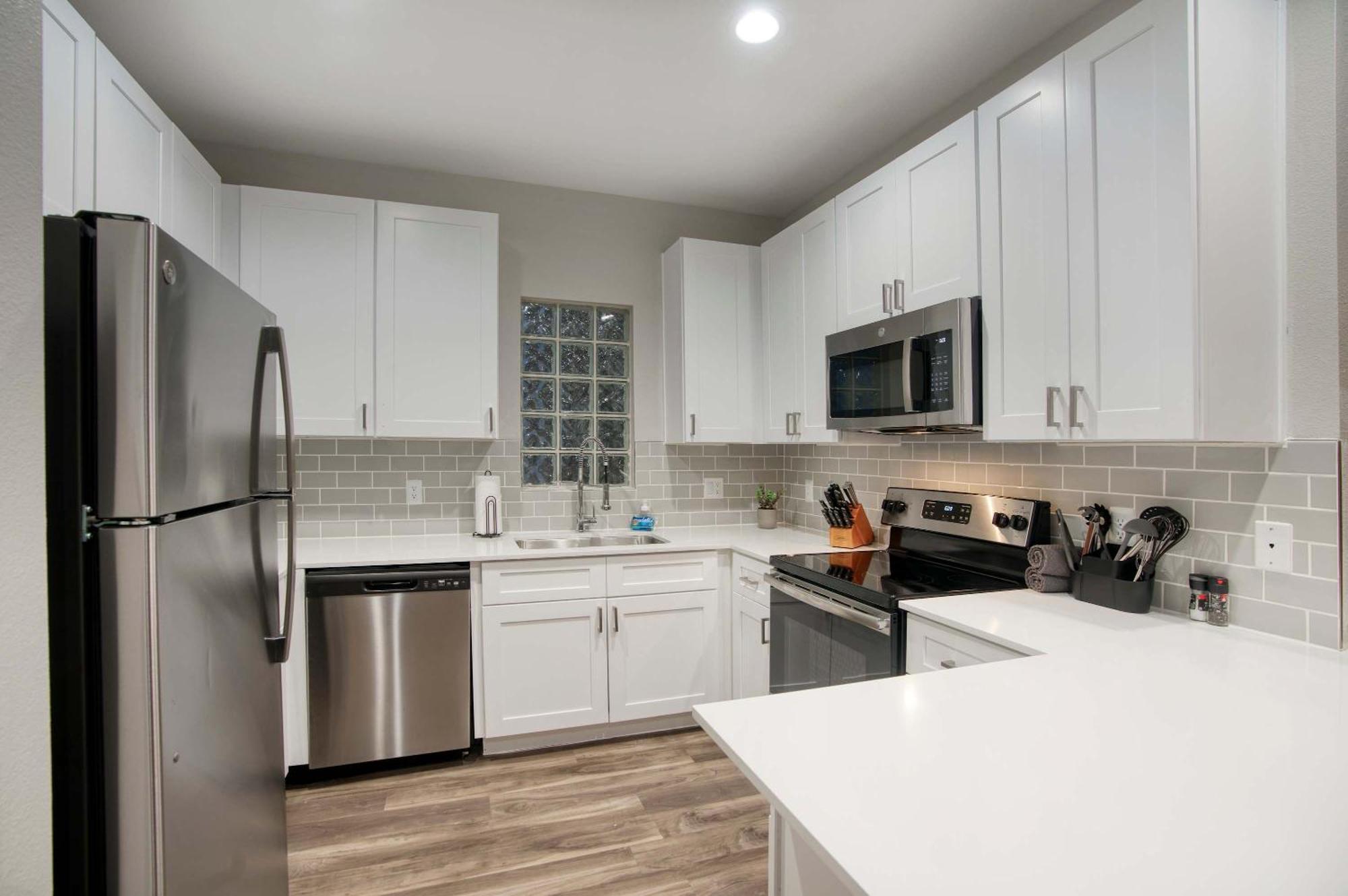 Modern 3-br Near Kierland Apartment